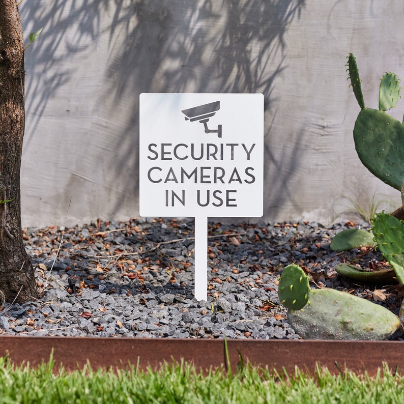 Home Security Number - セキュリティカメラ警告サイン - 家庭およびビジネス監視抑止用の現代的な頑丈なスチール製プロパティ警告サイン